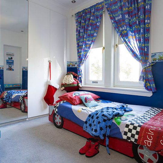 Современный дизайн комнаты для мальчика - фото 26