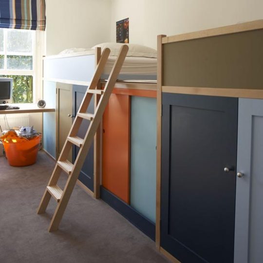 Современный дизайн комнаты для мальчика - фото 46