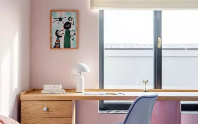 Нежный дизайн детской комнаты для 2 девочек — розово-персиковый интерьер для леди