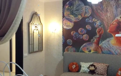 Уютный дизайн детской комнаты в сказочном стиле для девочки — интерьер с эффектными деталями