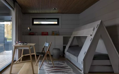 Дизайн детской комнаты для мальчика — минималистичный интерьер с кроватью-домиком