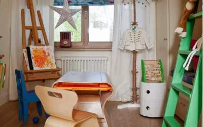 Комфортный дизайн детской комнаты с яркими деталями для двух девочек-дошкольниц