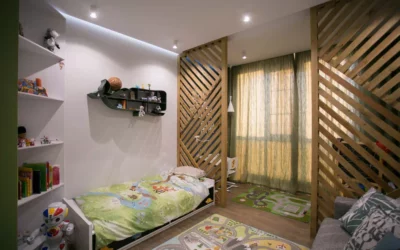 Практичный дизайн детской комнаты для мальчика-дошкольника — интерьер с разделением на функциональные зоны